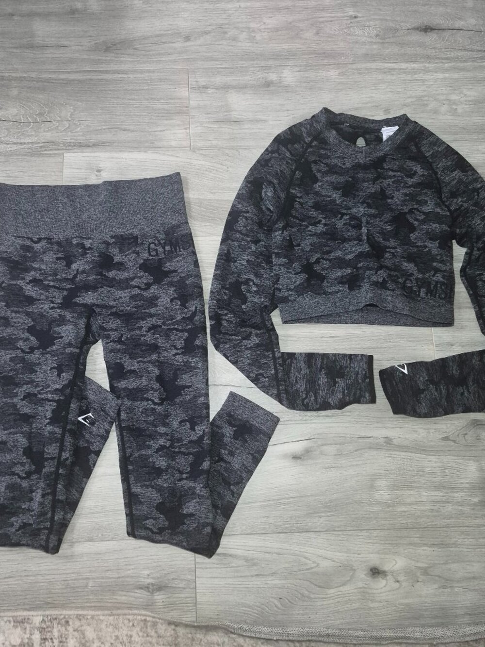 Gym Shark Adapt Camo Seamless 2-Piece Activewear Set - Black / Grey (size med)
